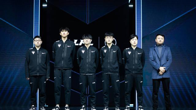 始终处于被 始终处于被