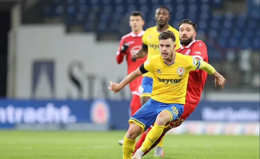 形成了鲜明 形成了鲜明